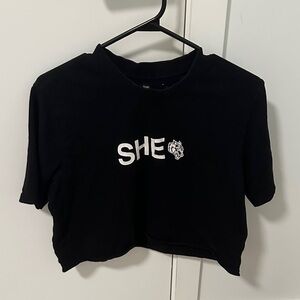 Darc sport SHE WOLF Graphic Crop Top